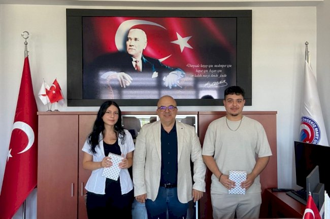 İlk Kayıt olan öğrencilere kitap armağanı