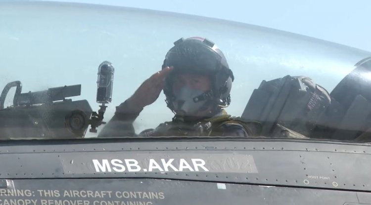 Şehitler Abidesi'ni selamladı