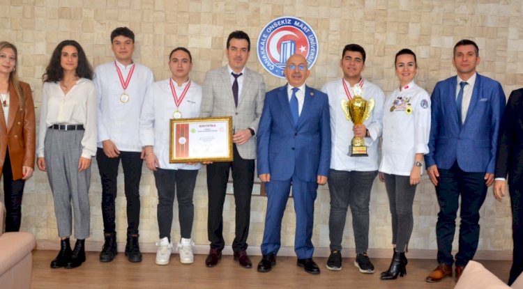 Rektör Murat şampiyonları ağırladı