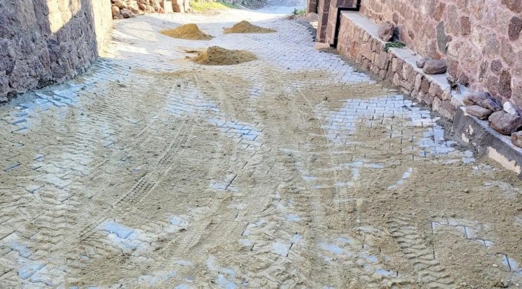 Köy yollarına parke taşı