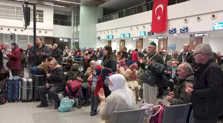 Umre kafilesi dualarla uğurlandı