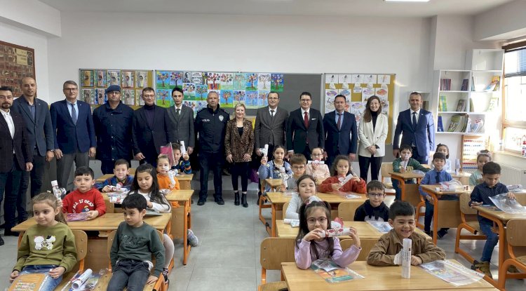 Okullarda Karne Heyecanı: Yarıyıl tatili başladı