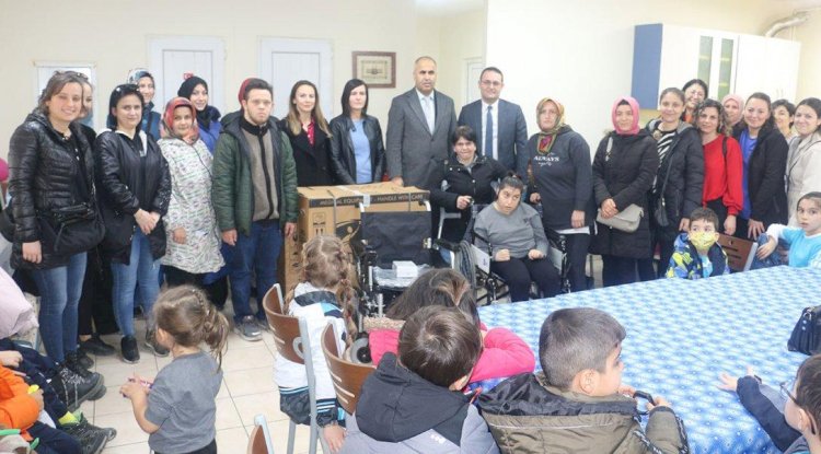 Sandalye bağışında bulundular