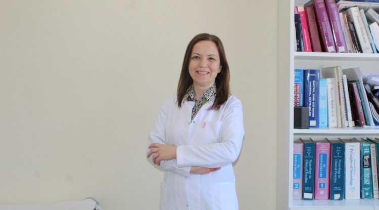 İlknur Güçlü Altun Çomü Hastanesinde Nöroloji alanında hizmet veriyor