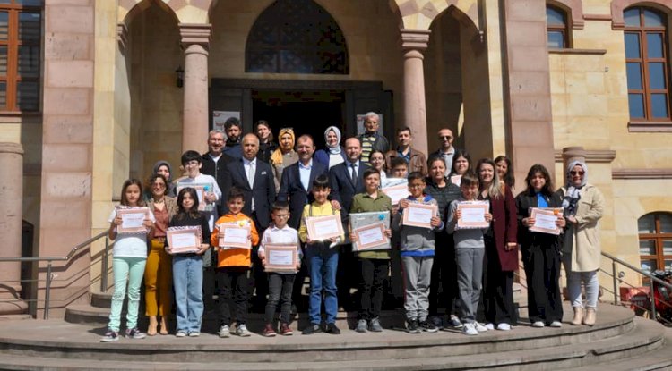 Kaymakam Dolu, Öğrencileri Tebrik Etti