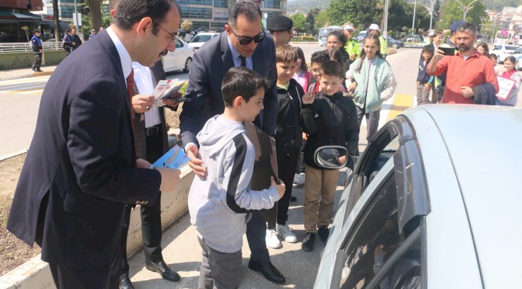 Biga’da Trafik Haftasında Yaya Geçidi Uygulaması Gerçekleştirildi