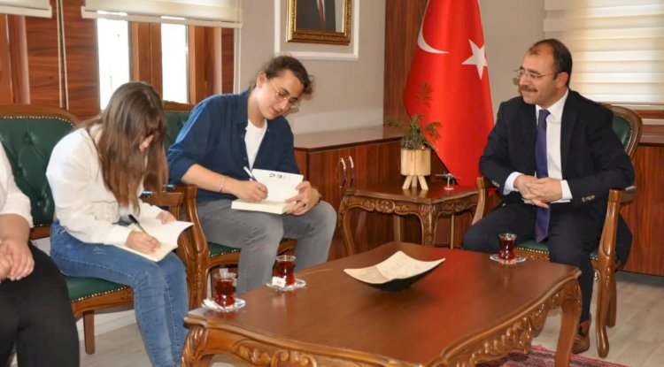 Biga’da Genç Yazarlar Kitaplarını Tanıttı