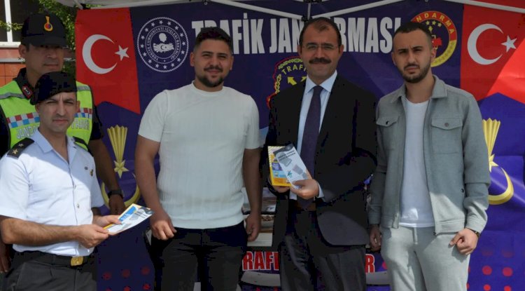 Biga’da vatandaşlar trafik güvenliği kapsamında bilgilendirildi