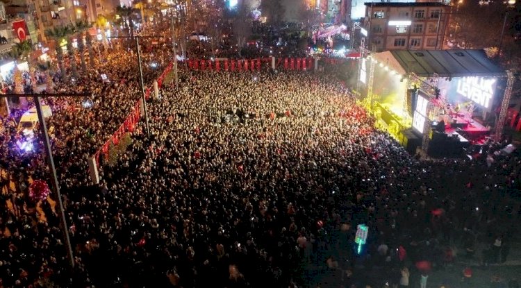 Çanakkale Haluk Levent konseri ile zaferi kutladı