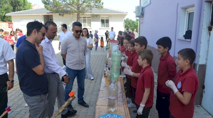 Cumhuriyet Ortaokulunda Bilim Şenliği