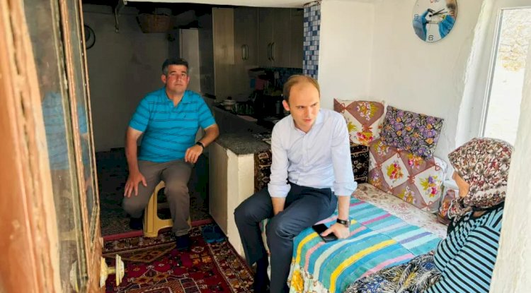 Halkın taleplerini dinliyor