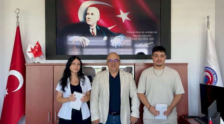 İlk Kayıt olan öğrencilere kitap armağanı