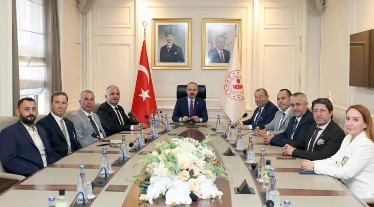 Bülent Turan’dan Bakana Fuar davetiİçişleri Bakan Yardımcısı Bülent Turan, Biga TSO Yönetim Kurulu Başkanı Şadan Doğan, meclis üyeleri ve yönetim kurulu üyelerini ağırladı.
