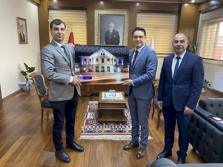 Misafirlerini ağırladı 