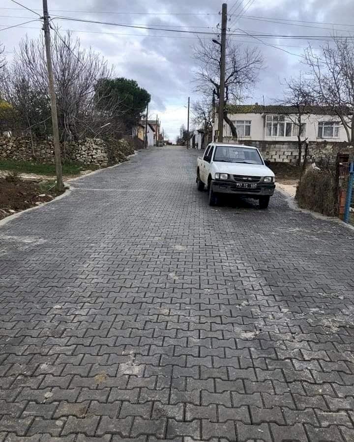Bir köy daha parke taşa kavuştu