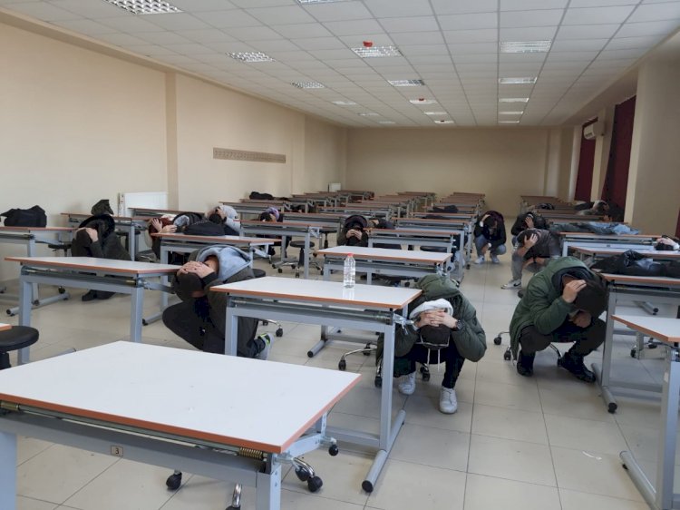 ÇOMÜ’de deprem tahliye tatbikatı