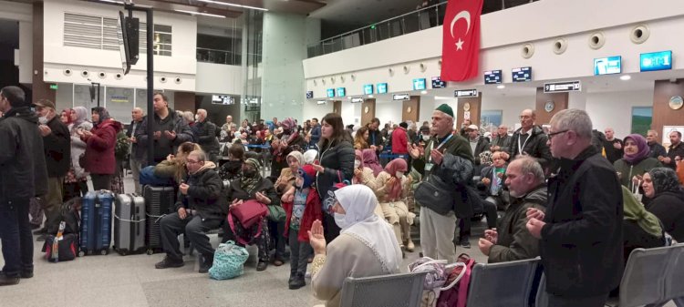 Umre kafilesi dualarla uğurlandı