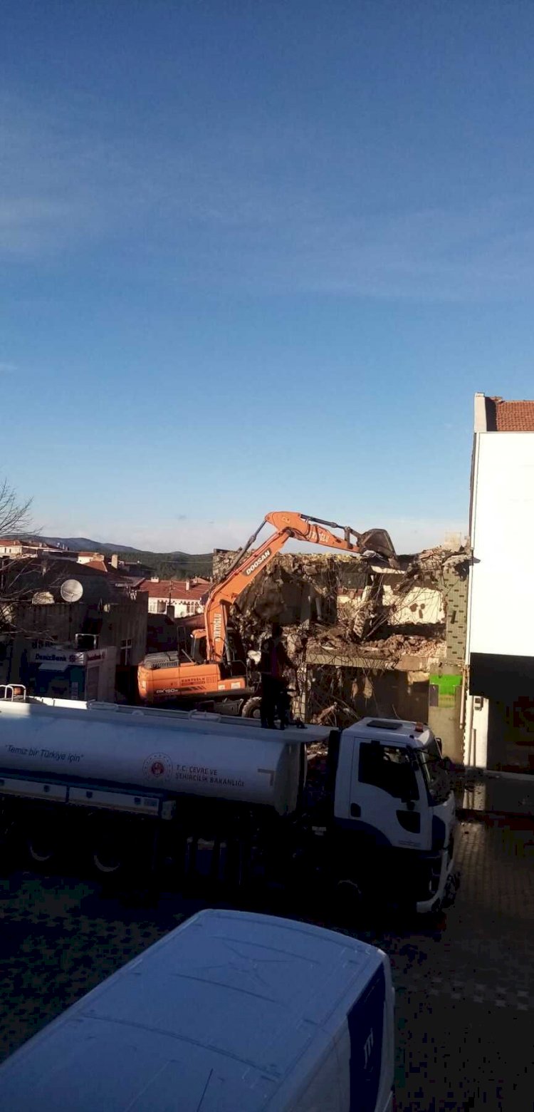 Yenice Öğretmen Evi binası yıkıldı