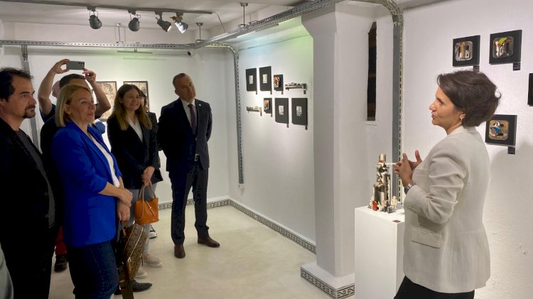 Seramik sergisinde eserler beğeniye sunuldu