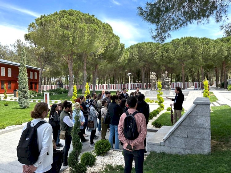 ÇALIŞTAY KATILIMCILARI KENT GEZİSİ GERÇEKLEŞTİRDİ