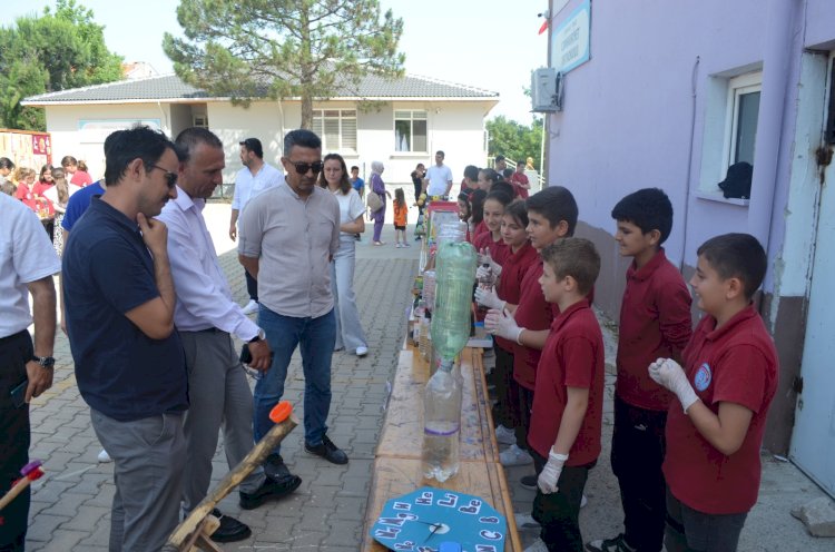 Cumhuriyet Ortaokulunda Bilim Şenliği