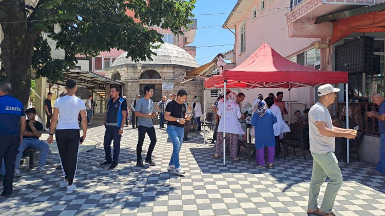 Kalkım Belediyesi’nden aşure ikramı
